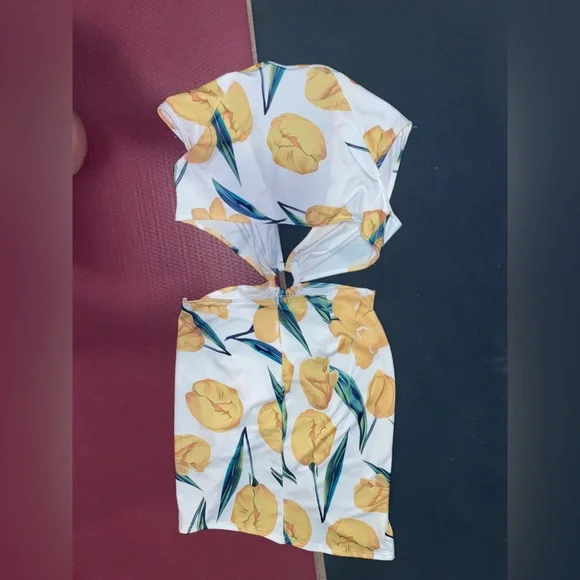 super cute cutout dress summery yellow floral print - Picture 3 of 8